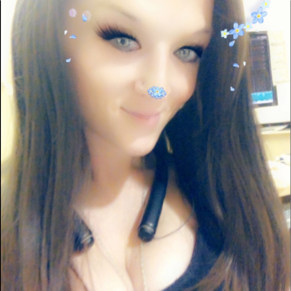 Meet your Posher, Elyssa